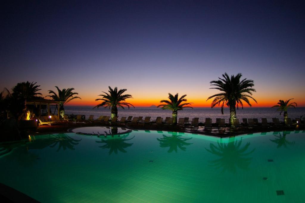 Hotel Villaggio Cala Di Volpe Капо Ватикано Екстериор снимка