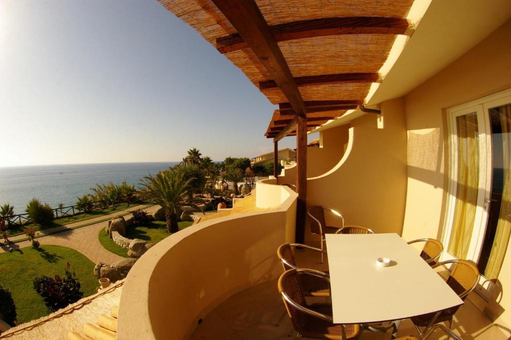 Hotel Villaggio Cala Di Volpe Капо Ватикано Екстериор снимка