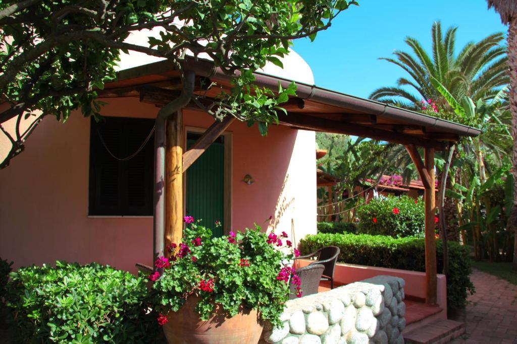 Hotel Villaggio Cala Di Volpe Капо Ватикано Стая снимка
