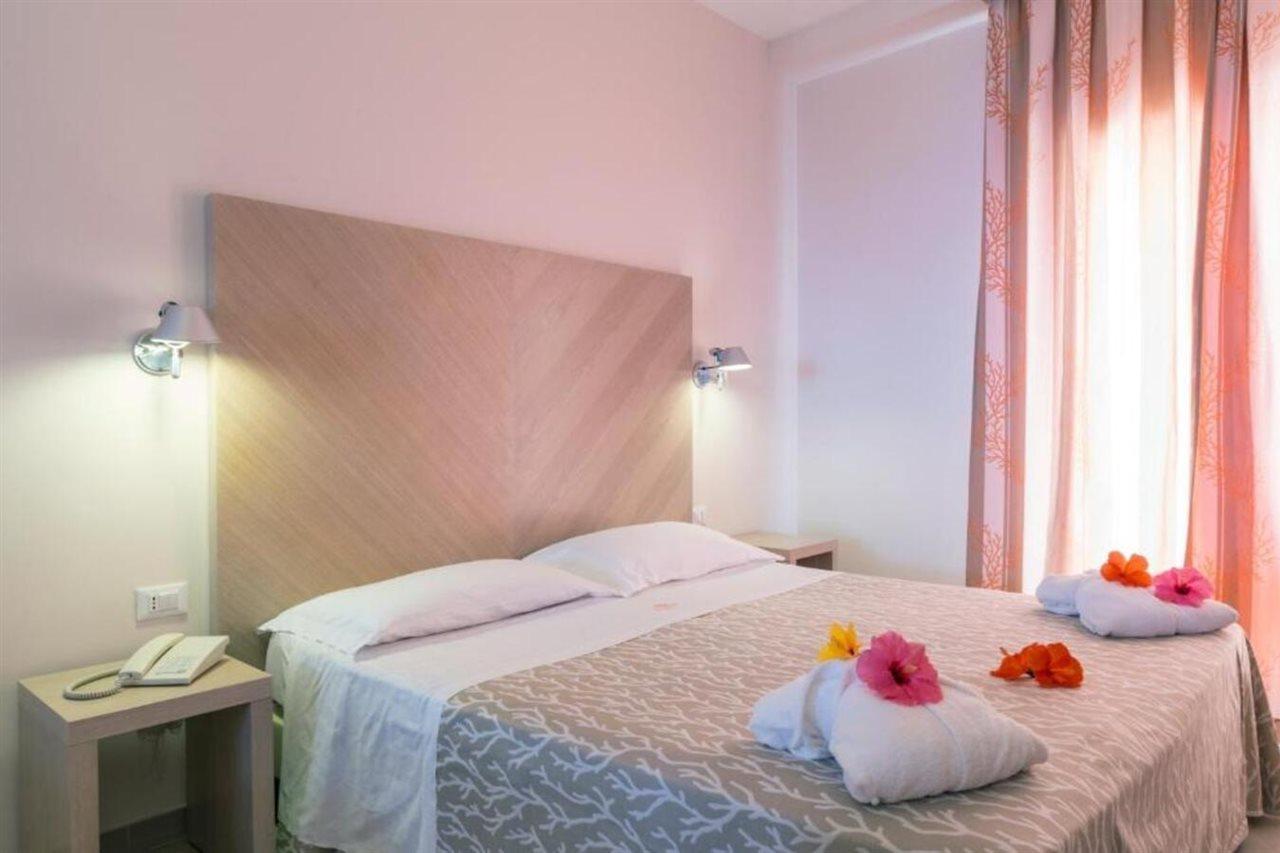 Hotel Villaggio Cala Di Volpe Капо Ватикано Екстериор снимка