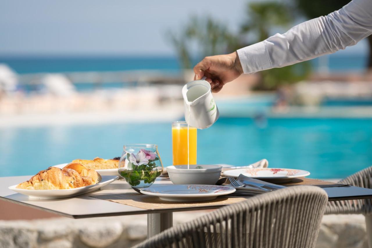 Hotel Villaggio Cala Di Volpe Капо Ватикано Екстериор снимка