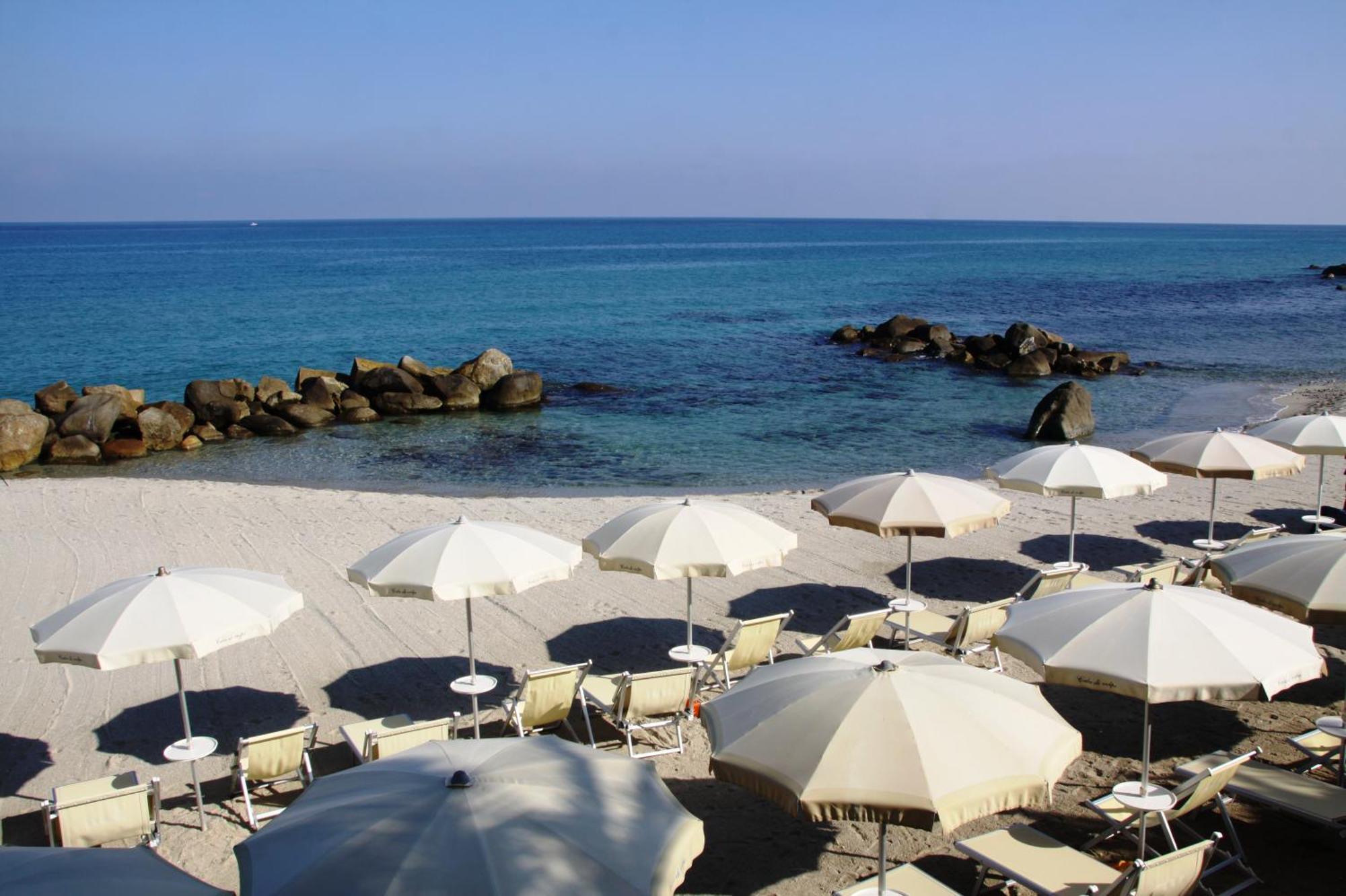 Hotel Villaggio Cala Di Volpe Капо Ватикано Екстериор снимка
