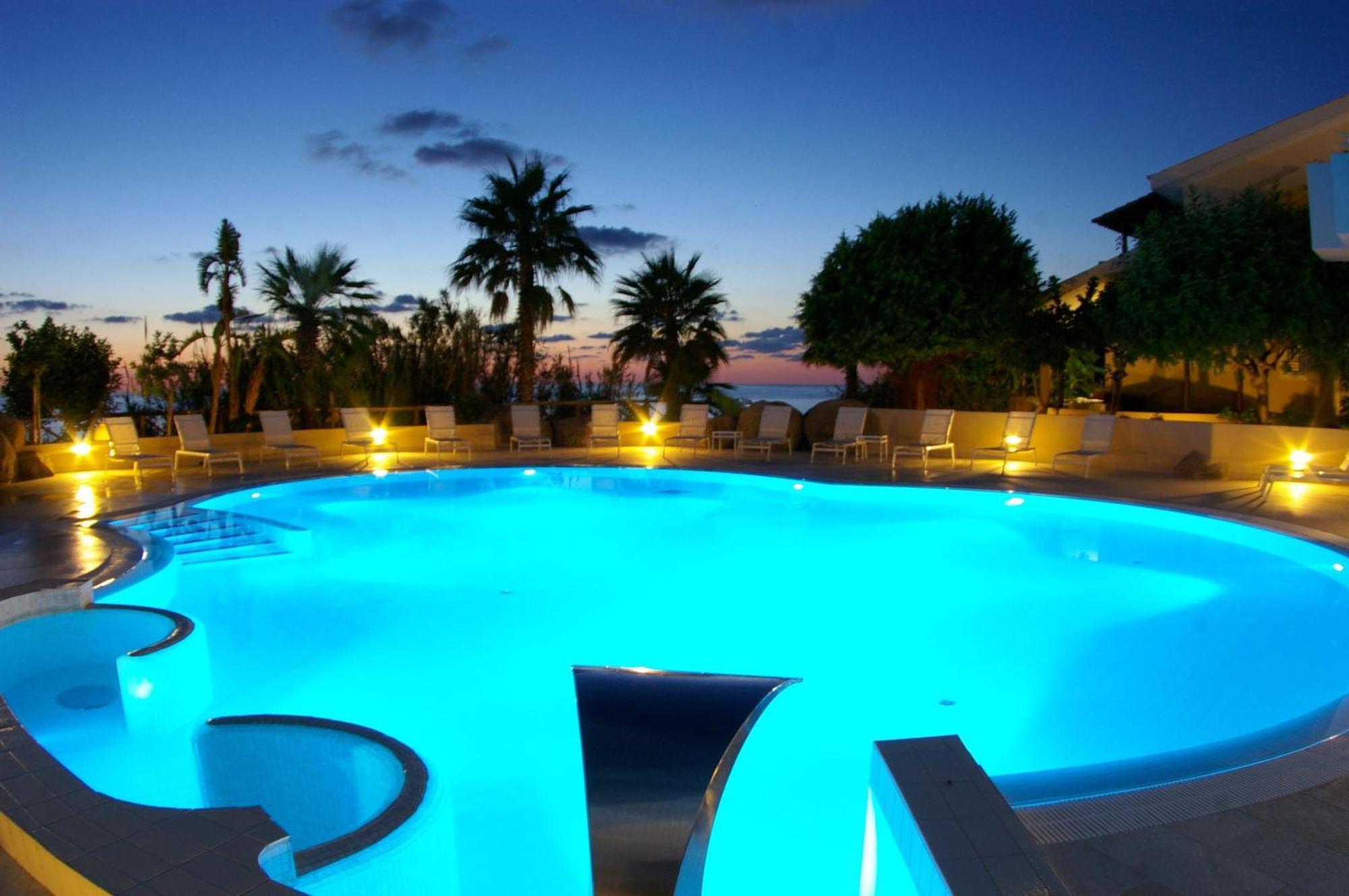 Hotel Villaggio Cala Di Volpe Капо Ватикано Екстериор снимка