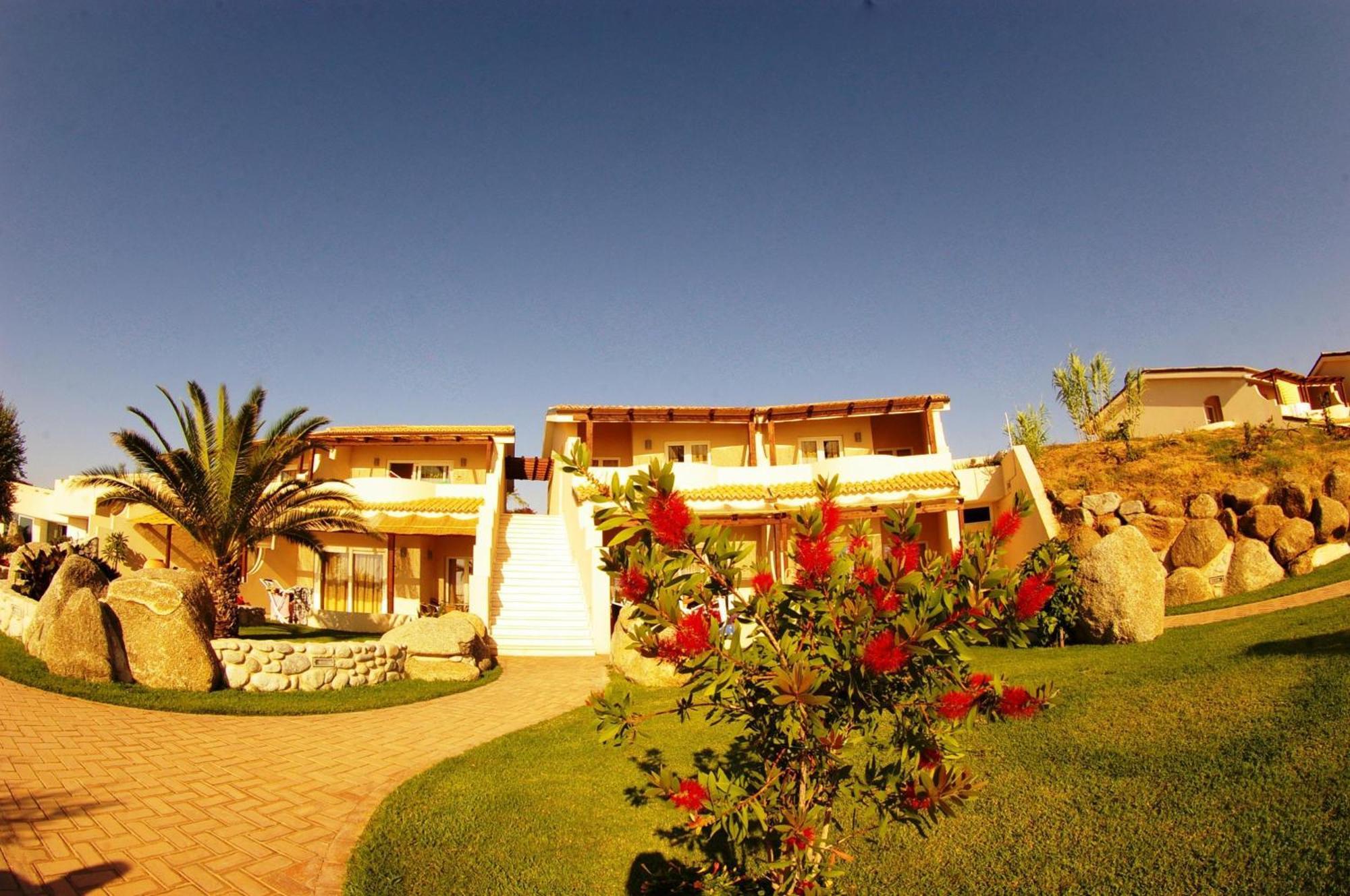 Hotel Villaggio Cala Di Volpe Капо Ватикано Екстериор снимка