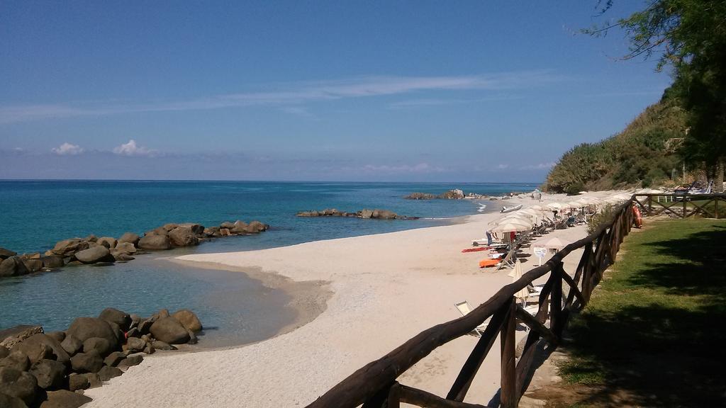 Hotel Villaggio Cala Di Volpe Капо Ватикано Екстериор снимка