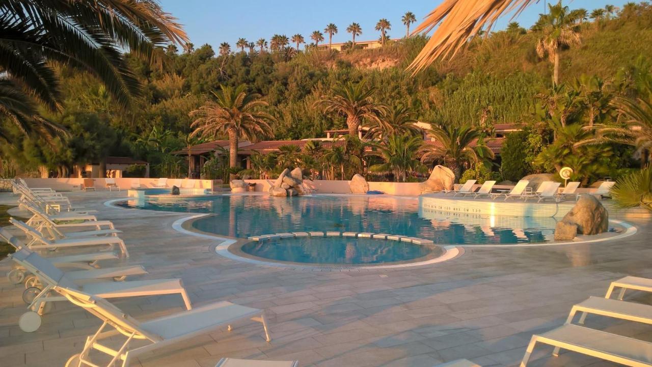 Hotel Villaggio Cala Di Volpe Капо Ватикано Екстериор снимка