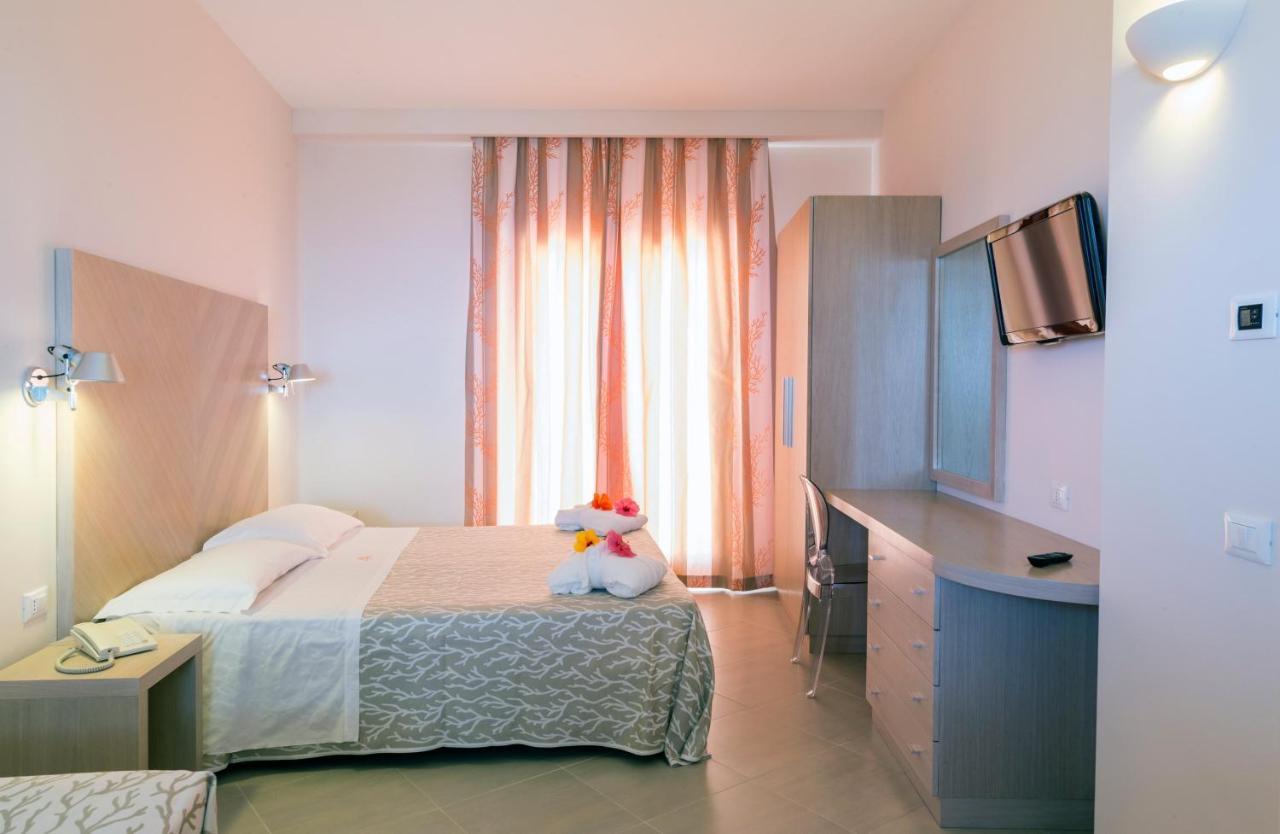 Hotel Villaggio Cala Di Volpe Капо Ватикано Екстериор снимка