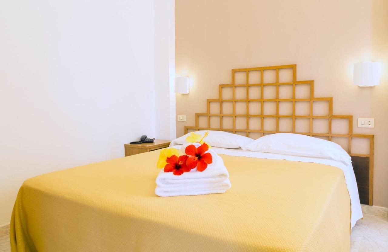 Hotel Villaggio Cala Di Volpe Капо Ватикано Екстериор снимка